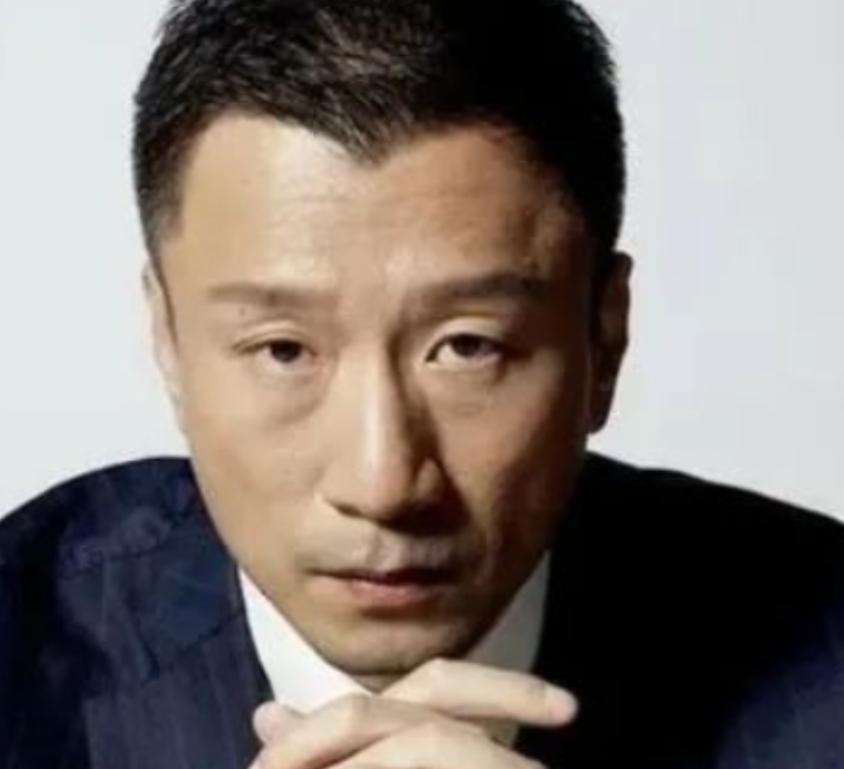 孙红雷的“影帝”之路，是从嫌弃一碗红烧肉开始的。那年他刚和巩俐拍完《周渔的火车