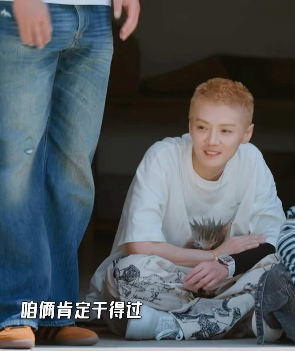 鹿晗哈哈哈哈哈小小一只好萌啊