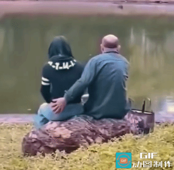 春天来了，万物复苏，河水暖了，桃花开了，我的心却凉半截！河边撞见大爷和小姐姐依