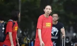 陈楠手下，“三小闯将”日臻成熟，现在就缺一个像她自己一样的中锋。我认为，这支