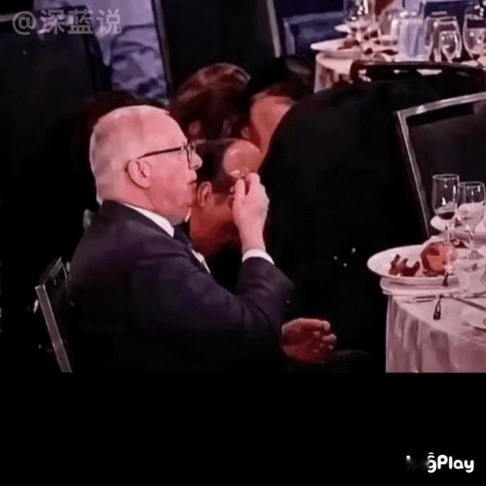 白宫枪击发生时，为什么迈克尔如此淡定？这是这几天网友问的最多的一个问题。因为枪