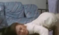 1987年，利智在拍摄时，被周润发一脚踹进玻璃渣里，后来在慈善演唱会上，周润发又