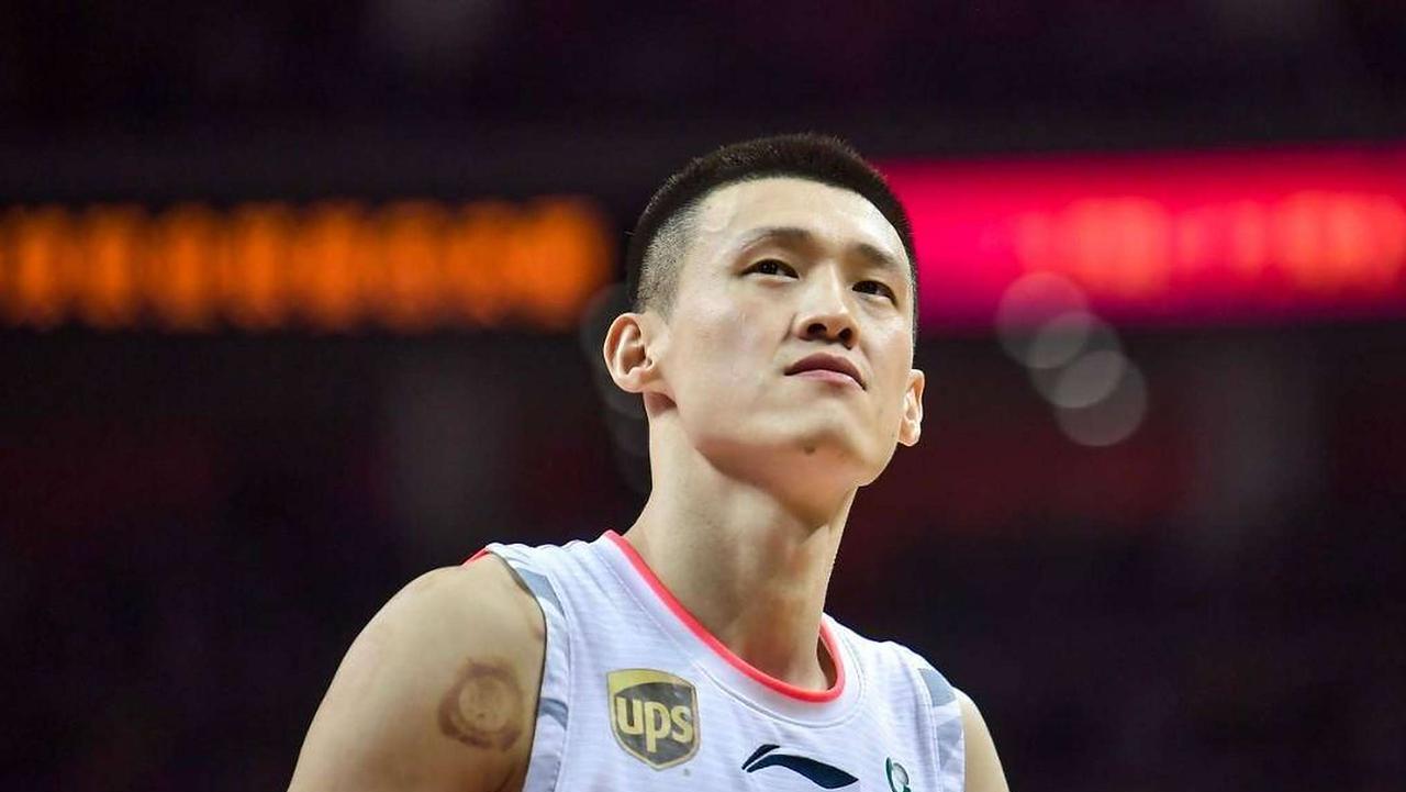 周鹏驰援杜锋！广东男篮将在今晚19：30对阵美国华盛顿战鹰男篮！相较于过去的几
