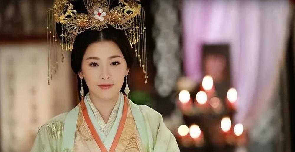 公元前115年，卫青迎娶43岁的寡妇平阳公主为妻。洞房花烛夜，看见卫