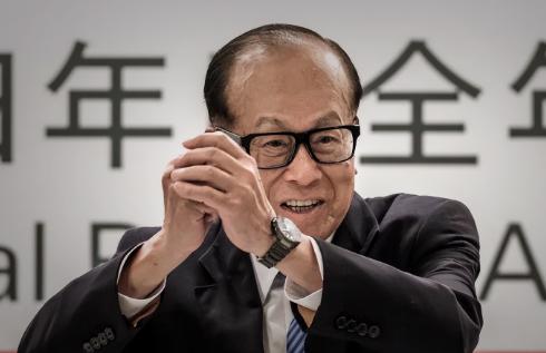 万万没想到，买下李嘉诚港口的美国财团，竟还是中国12家龙头企业的大股东，原来美国