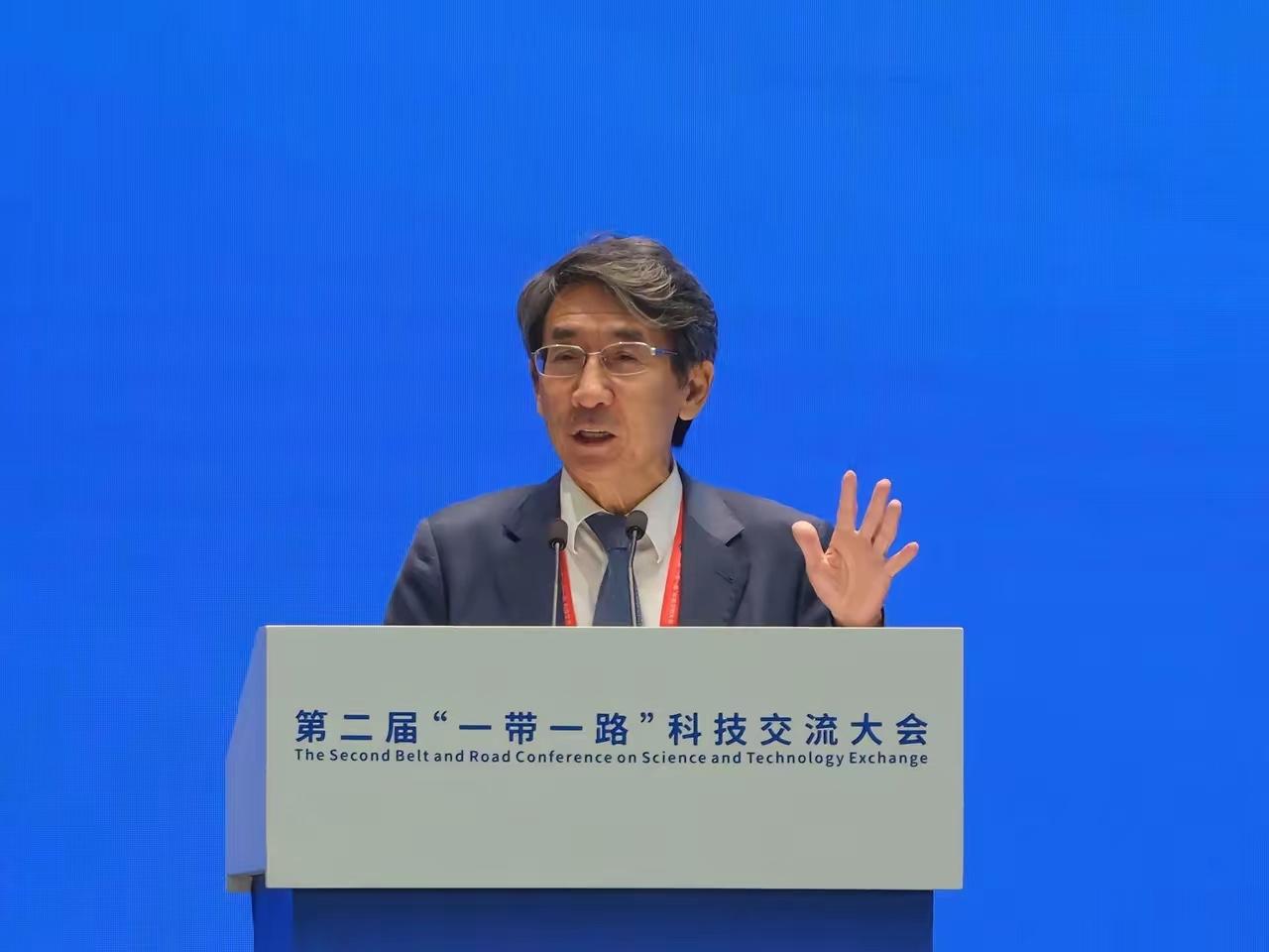 薛其坤落选2026年诺奖是一个极其危险的信号。往年都是西方用诺奖给中国科研立