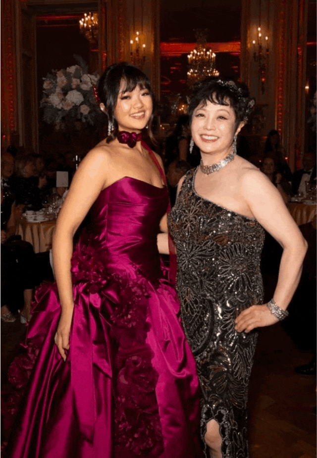 巴黎名媛舞会星光璀璨，华人佳丽与王室后裔齐聚！每年都超受关注的巴黎名媛舞会又来啦