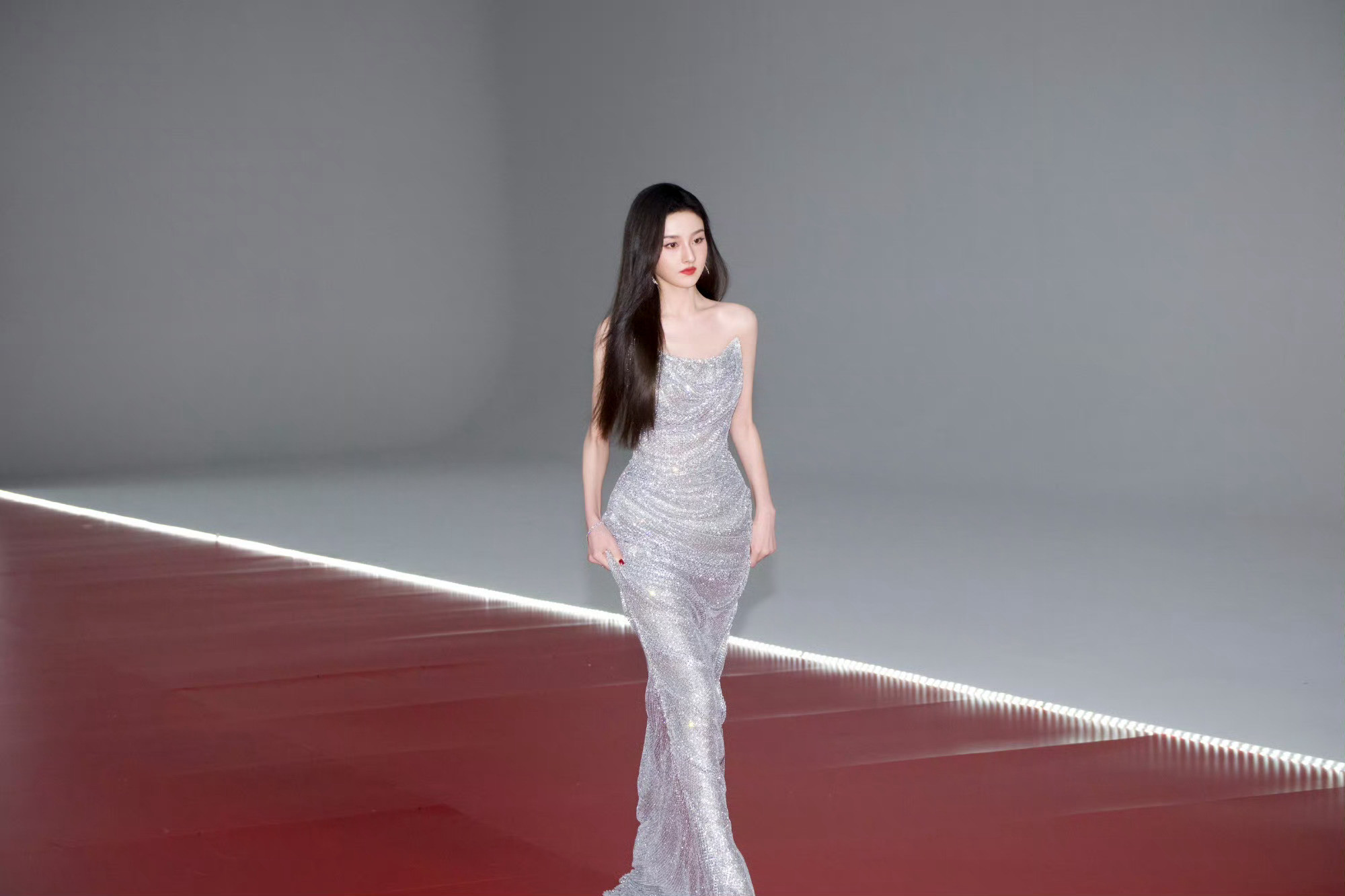 宋祖儿这腰臀比属于宋祖儿的星光，永远闪耀！