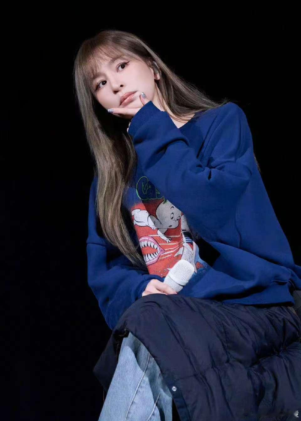 王心凌演唱会好喜欢王心凌的演唱会啊，不仅仅是歌声超级好听，造型也是超级好看，这