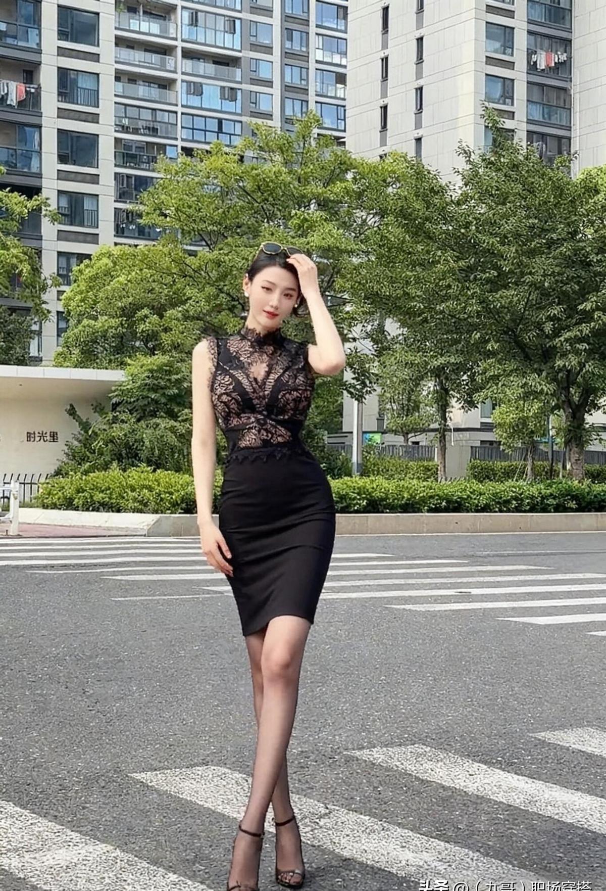 黑蕾丝裙没过时，只是变聪明了。内衬能拆，走光？不存在的。7厘米的鞋跟，医生