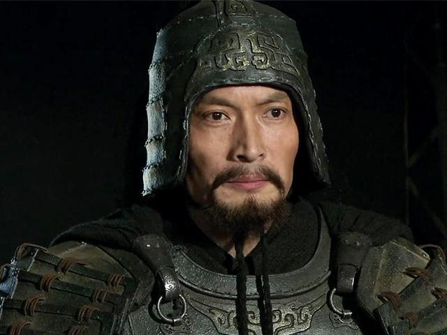26岁追杀曹操，29岁追杀刘备，46岁追杀孙权，这名将是何方高人？他不是吕布