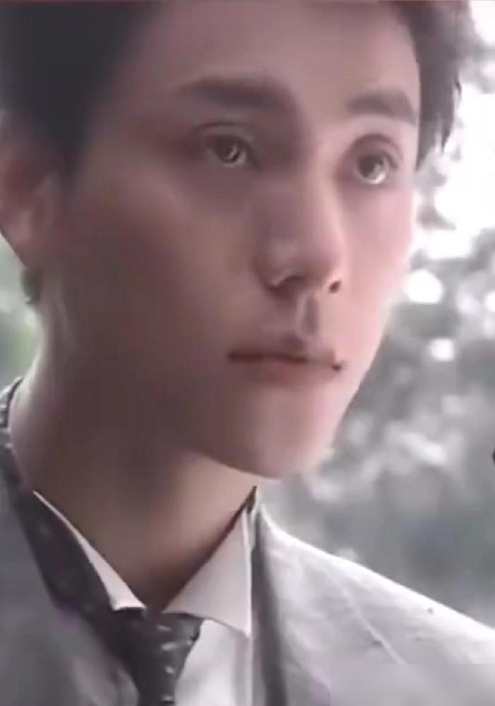 你还记得当年骂记者“别拍了”的陈坤？现在脸垮成大家说的刻薄相！2014年摄