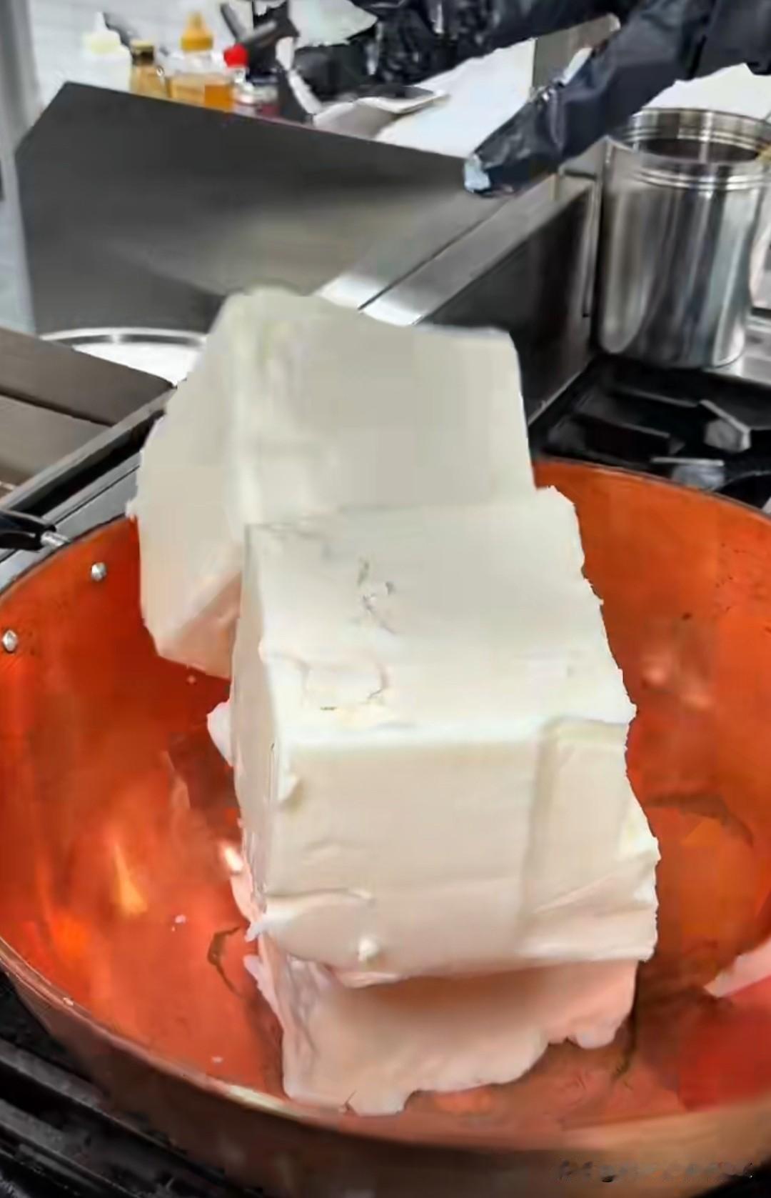 韩国人把中国牛油火锅底料加入意大利面里，然后对外宣传说自己发明了“韩式麻辣意大利