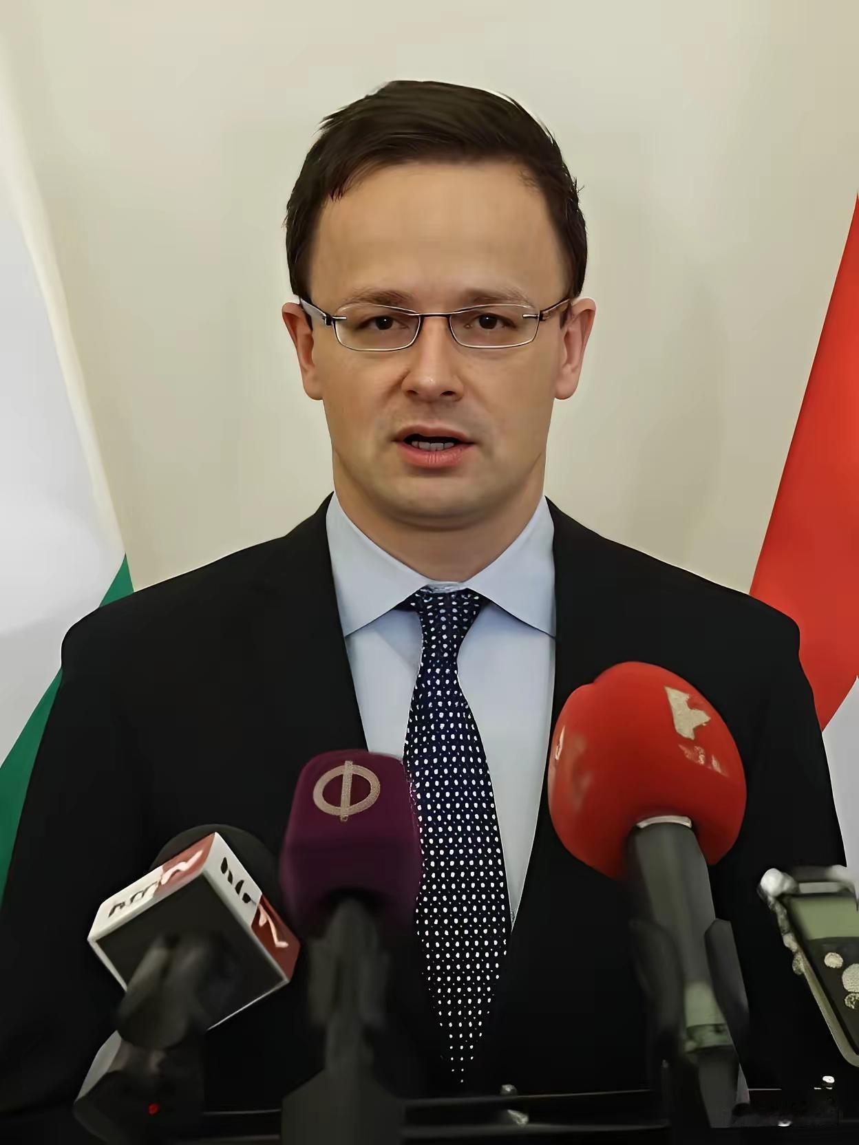 新消息匈牙利外长明确宣布了2月17日，匈牙利外长西雅尔多在布达佩斯跟到访的美