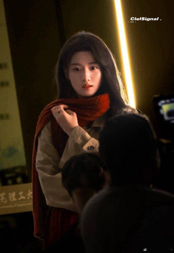 卢昱晓折月亮有五套造型了​​​