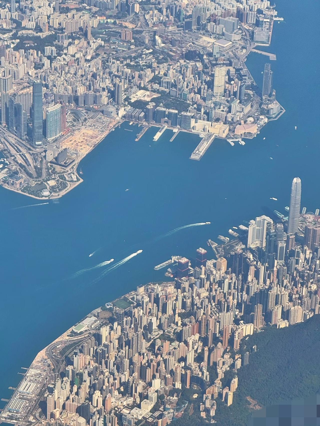 香港🇭🇰壮观！这个角度很多人都没看过吧[捂脸哭][捂脸哭]