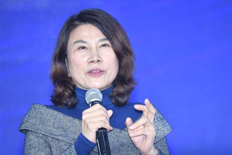 在空调行业的喧嚣浪潮中，有一位女性始终以坚定的声音划破迷雾——董明珠，人称“董大