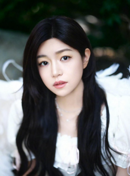 陈妍希这46秒梦回13年前的沈佳宜陈妍希在这46秒里，长发温婉、眼神倔强，情绪戏