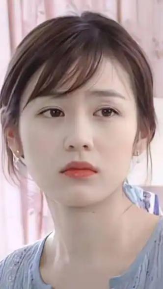 孙艺珍，1982年1月11日生于韩国大邱，韩国实力派女演员，毕业于汉城艺术大学电