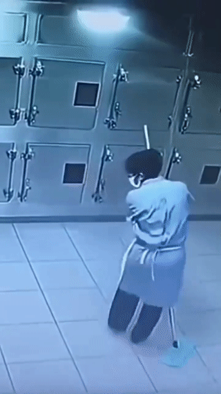 在殡仪馆工作的人就一定胆子大吗？这可不一定！毕竟胆小的人在生活中也不在少数。