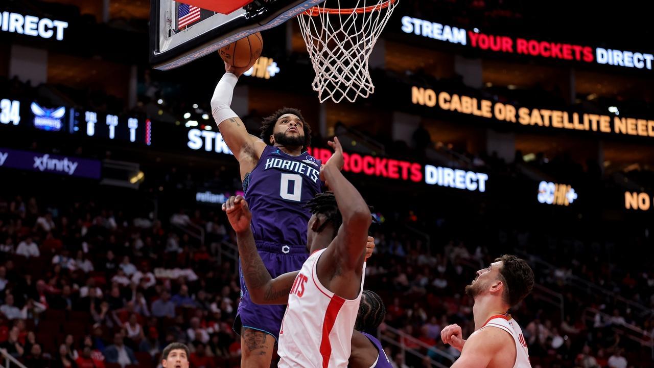 杜兰特怒喷申京不防守！克尼佩尔24分打爆火箭，最佳新秀闪耀全场