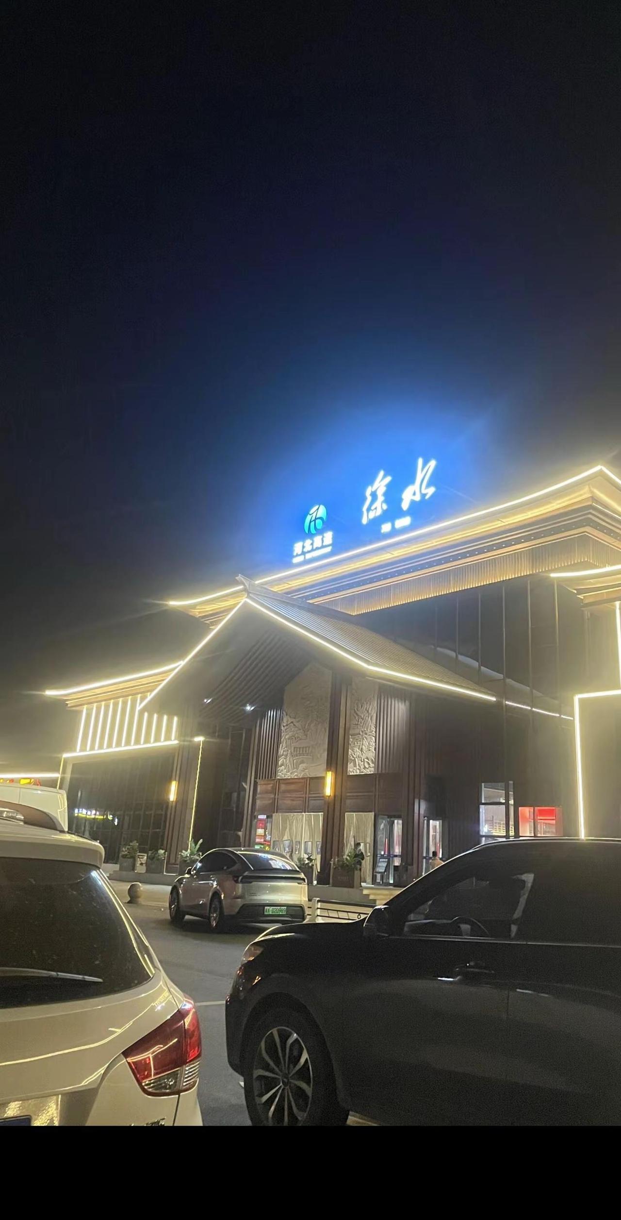 社会的本质就是人吃人，你没本事，谁都会欺负你，下水呢要通水性，做人要通人性，面对