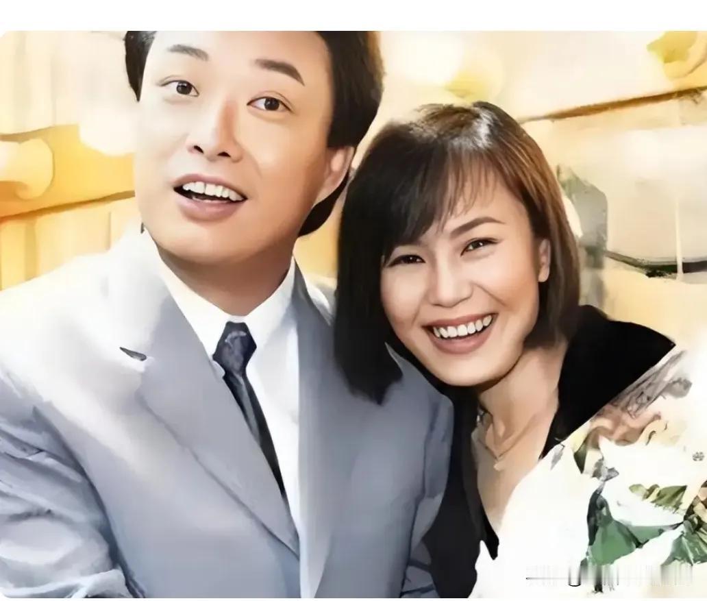 他现年71岁，唱了47年的情歌，独居豪宅，最后没结婚，没子女，费玉清素有“歌坛常
