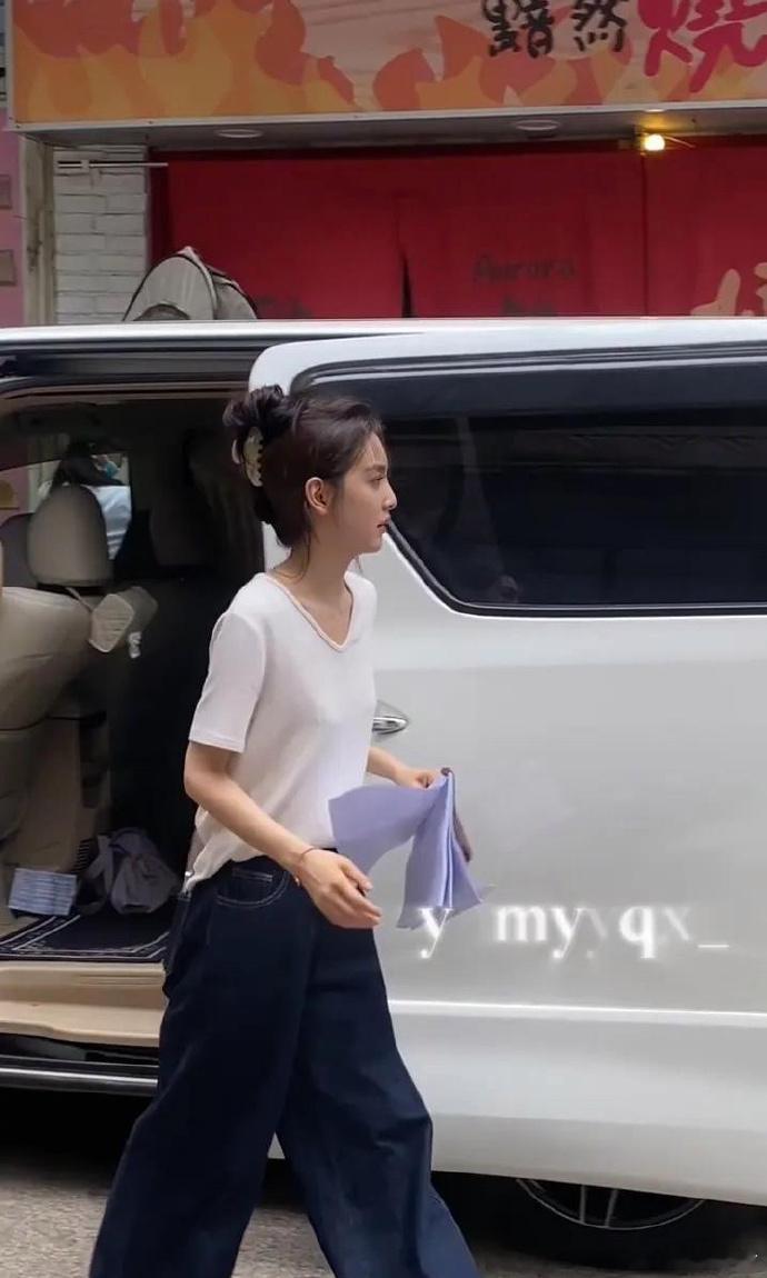 原来章若楠这么瘦[惊恐]内🐟的女明星为了上镜真是一个比一个瘦​​​