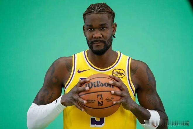 湖人超级中锋艾顿终于伤愈复出了！明天湖人将会在主场迎战独行侠，让人感到特别激动的