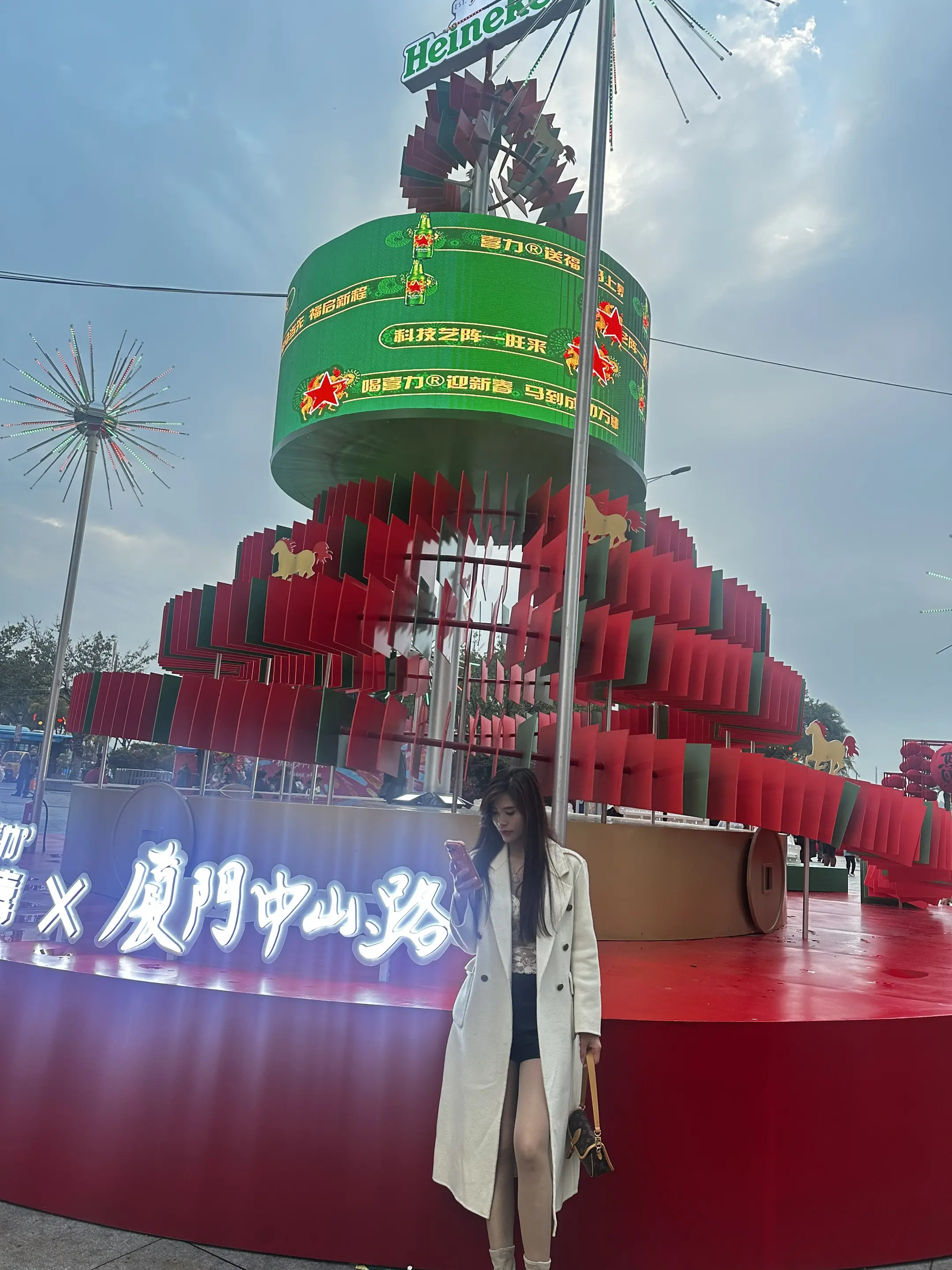 人到中年，一定要明白，做人，不要去责怪人和事，合得来就好好相处，合不来...