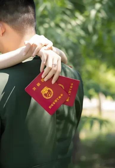 “军婚不容破坏！”男子爱上一名女子，明知道女子的丈夫还是一名现役军人，他竟然还明