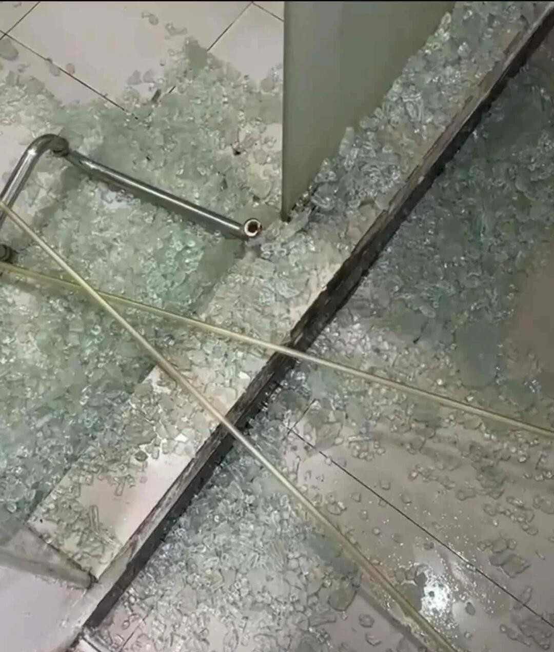 突然爆了，怎么跟房东说