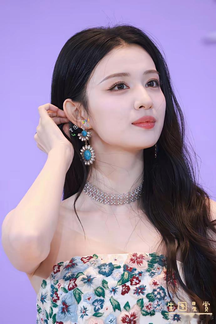 王楚然！皮肤通透，眉眼舒展，每一帧都美到心坎里