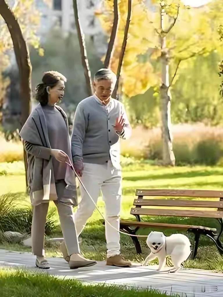 鬓斑染，淡看人间流年，时光换，回眸往事如烟。