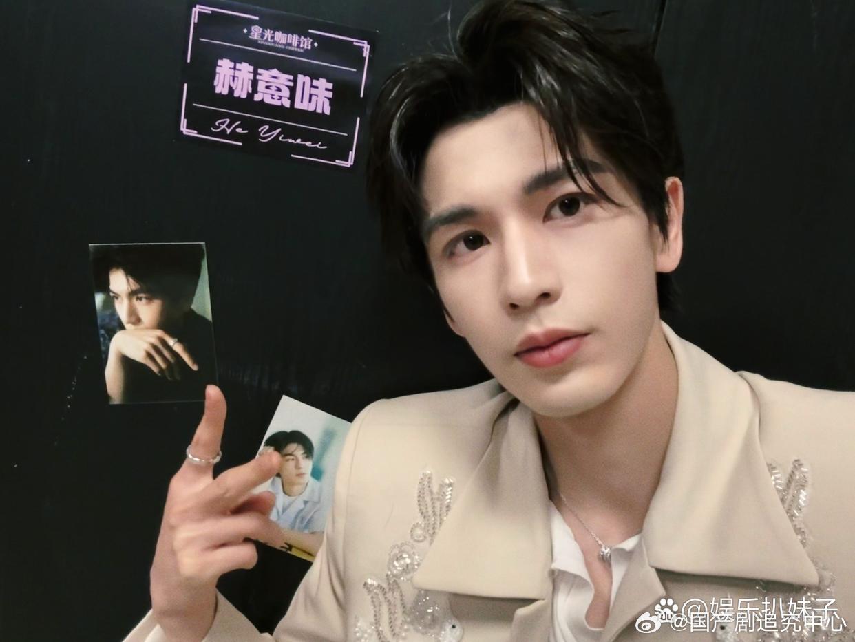1.张凌赫当初也被某个大佬“警告”过。2.迪丽热巴这几年对结婚这事看得很淡了。3
