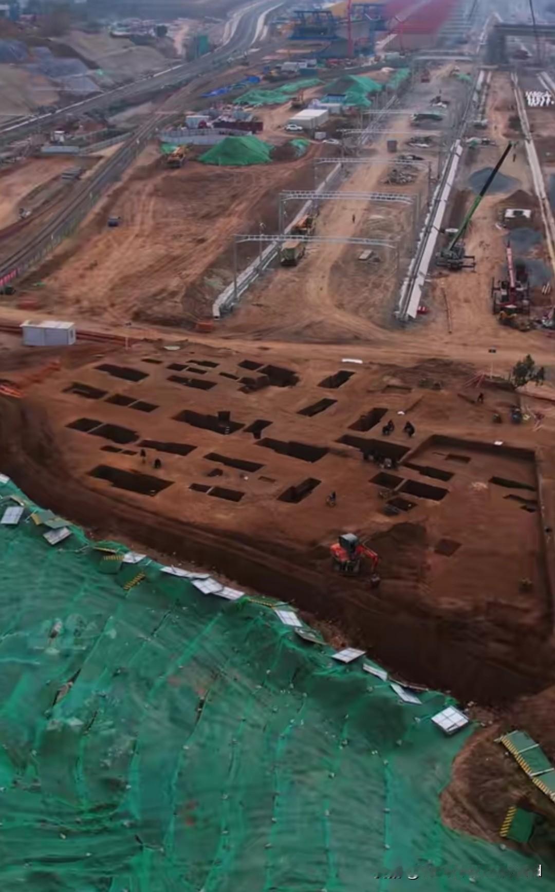 西安东站一边建设一边考古，进度丝毫不会受影响。在古都西安的建设版图上，西