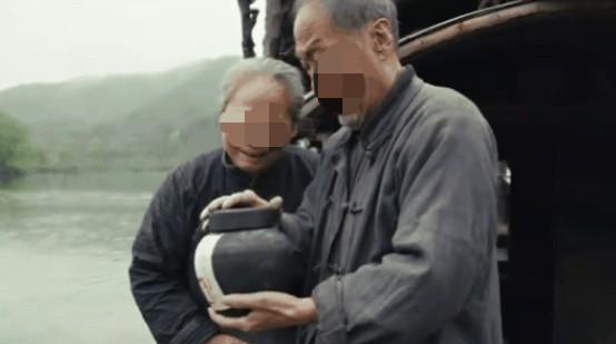四川广元，女儿在外孙女家中死亡，外孙女第2天没吭一声就将女儿火化。又因女儿死亡时