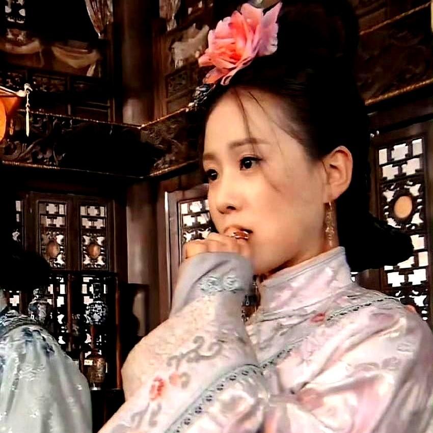 重刷《步步惊心》，才惊觉若曦付出的代价实在太大了。她带着现代人的善良，一头扎