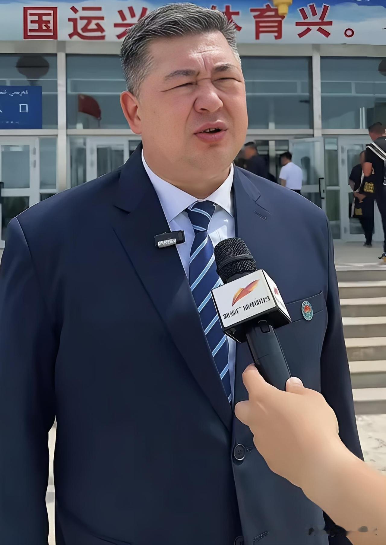 有很多新疆球迷质疑买武兰，能不能身兼两职？第1个做新疆男篮的董事长，第2个是做新