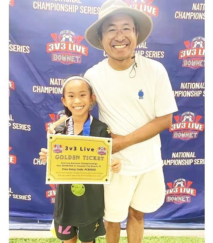 一位中国父亲，自幼便将孩子送往美国生活，没想到孩子的面容竟发生了显著变化。虽说眼