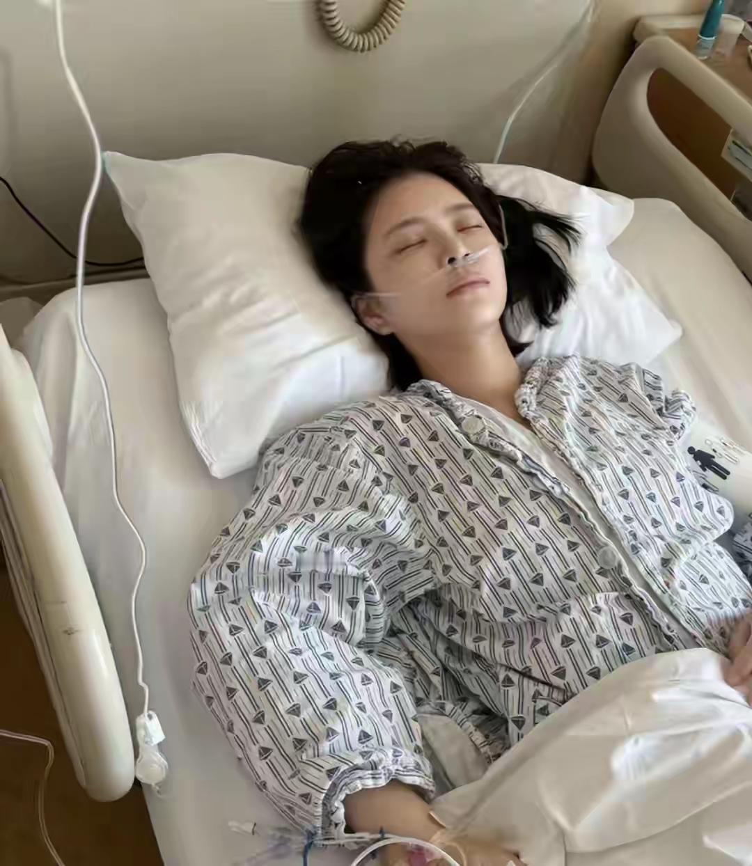 杜淳老婆要告网友：不告哭对方不姓王有网友在王灿的动态底下留言，指责她口碑差，