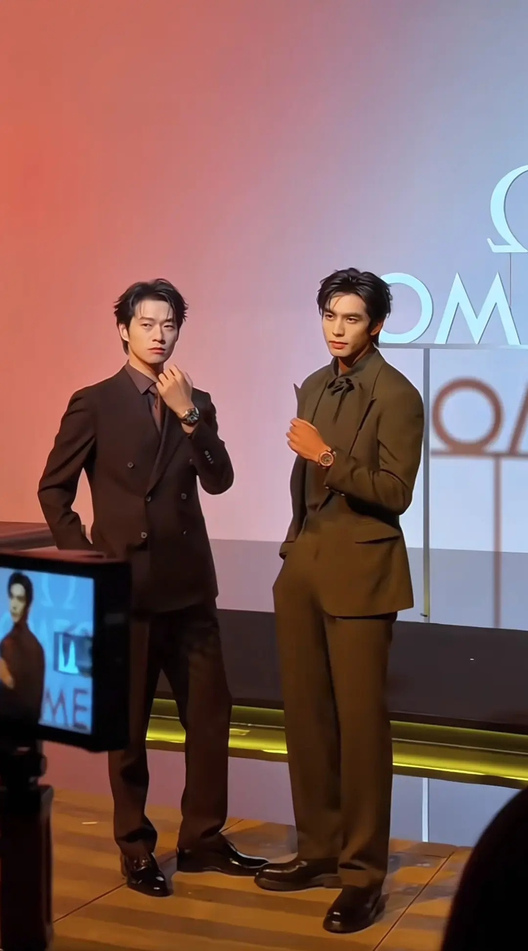 这样对比，魏大勋身材完败宋威龙啊