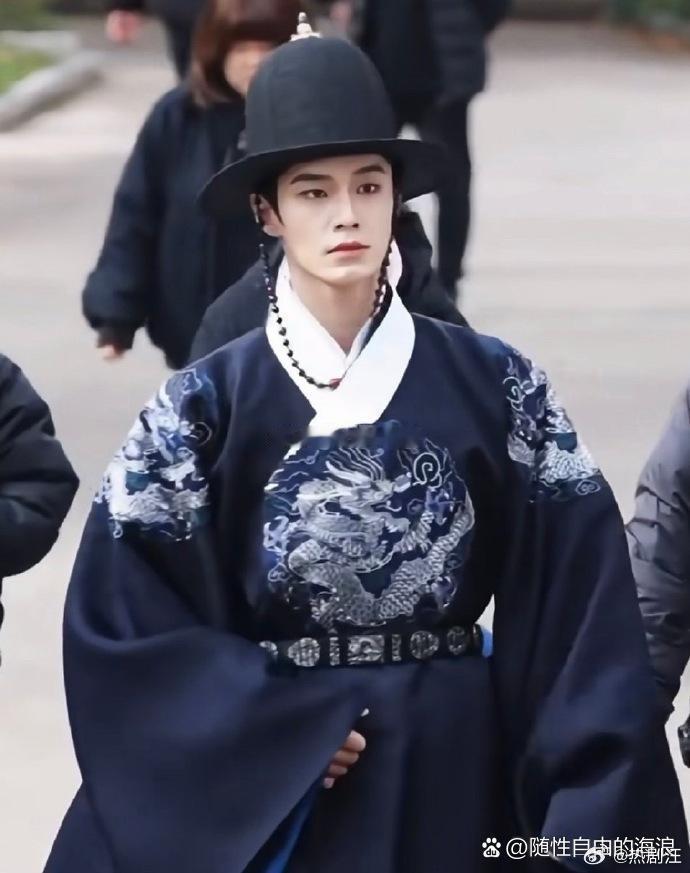 何与、包上恩《窈窈有期》路透来啦！这妆造也太舒服养眼了吧！