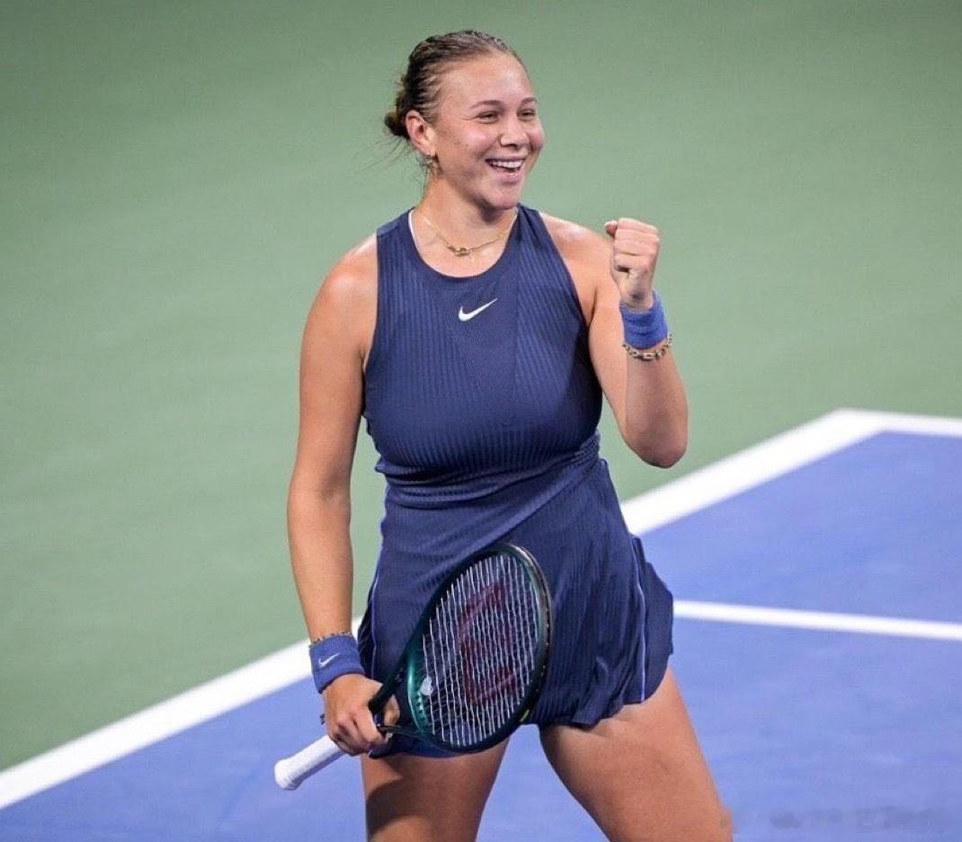 阿尼西莫娃🇺🇸击败克里斯蒂安🇷🇴6-44-66-2那是一场战斗。