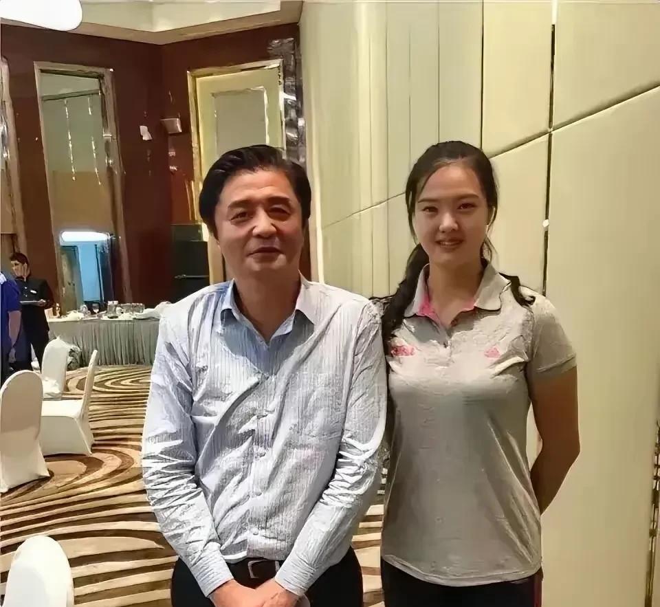 汪嘉伟太厉害了，首创排球前飞、背飞打法。当年日本教练都说，就怕他和沈富麟配合，他