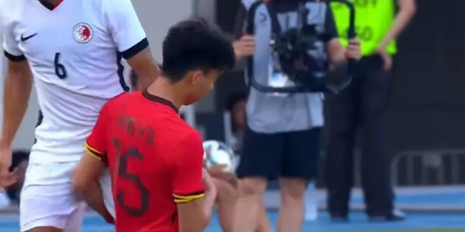只会对自己人横，国足1：0战胜香港队，却因中间发生的摩擦而被各大媒体报道，似乎踢