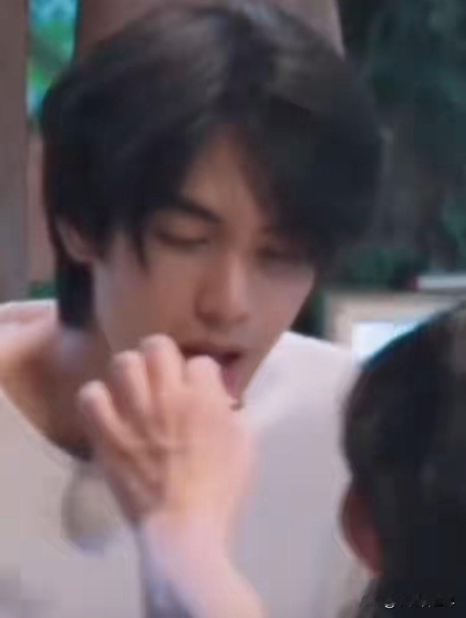 告诉你们一个不一样的宋威龙！随着《骄阳似我》大火，很多人喜欢上了宋威龙扮演的林屿