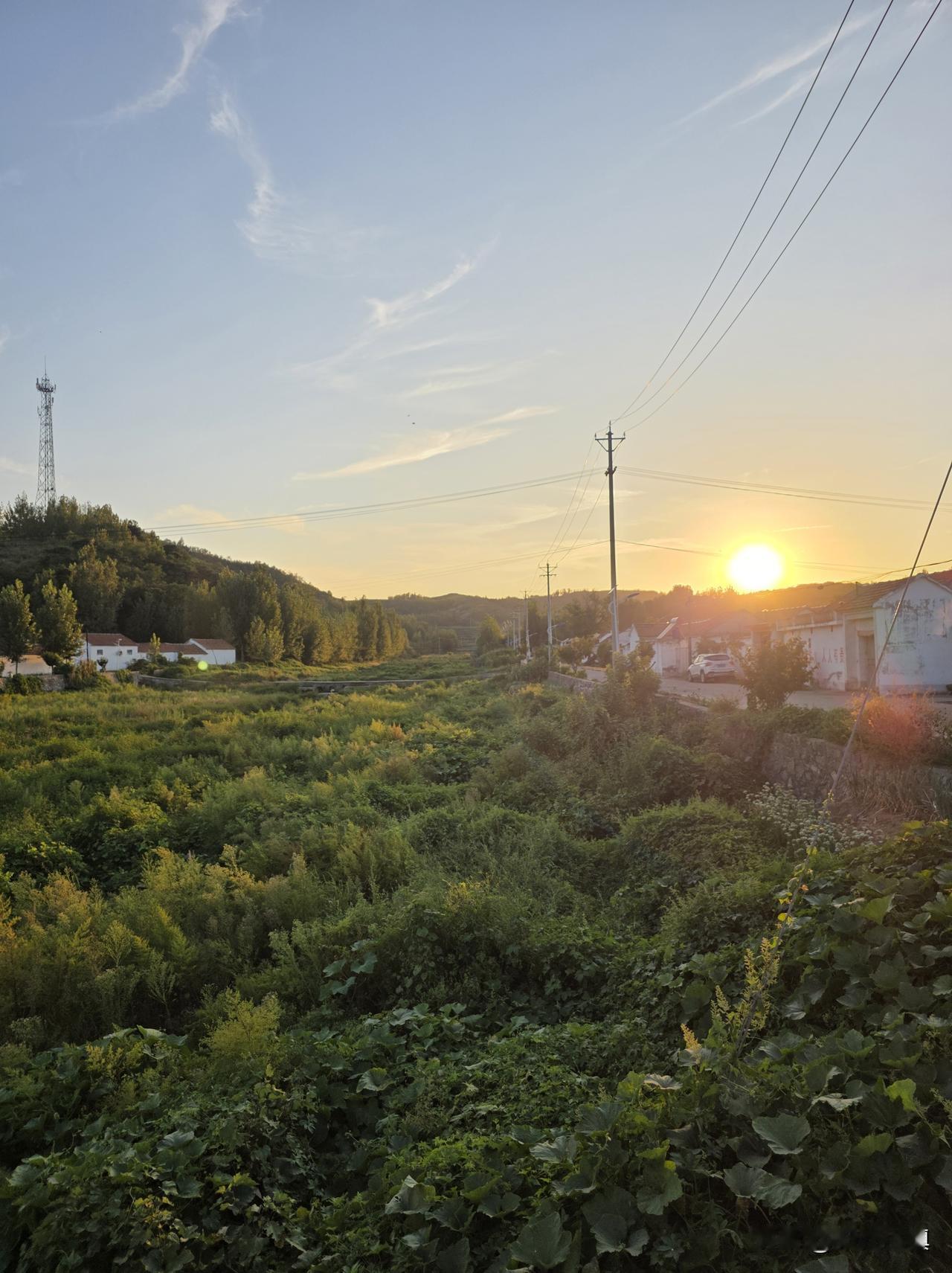 中秋节那天，二哥没在家里过……去帮忙安葬村里一个95岁老人。中秋节晚上跟
