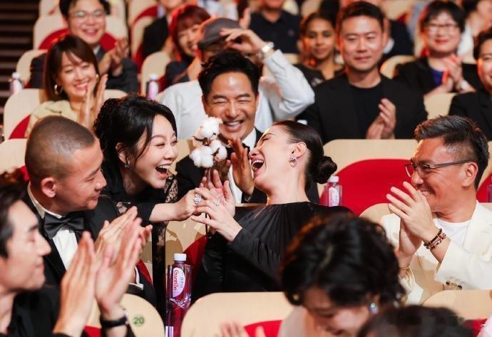 现在提起闫妮就会想到这张图闫妮近期状态闫妮中国影视之夜红毯生图
