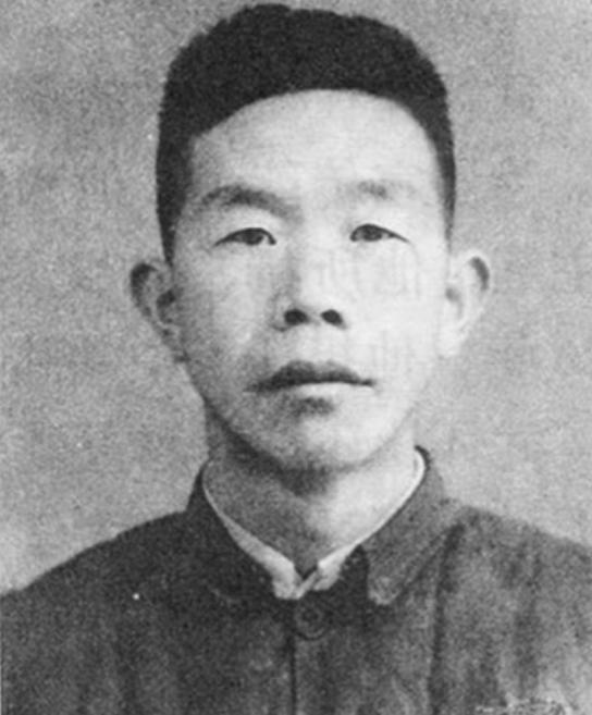 他曾是红军最高军事指挥官，手握红军指挥大权，1936年去苏联后突然杳无音讯，活